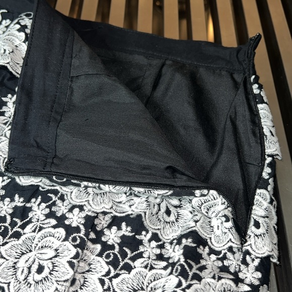 Gianni Bini lace ruffle short set PRICE IS FIRM - Picture 6 of 8